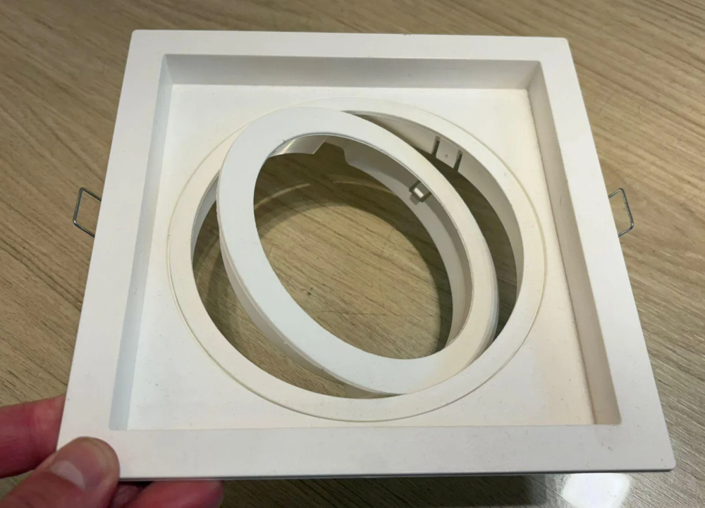 EMBUTIDO AR111 QUADRADO RECUADO DIRECIONÁVEL TERMOPLÁSTICO BRANCO EMBUTIDO AR111 QUADRADO RECUADO DIRECIONÁVEL TERMOPLÁSTICO BRANCO