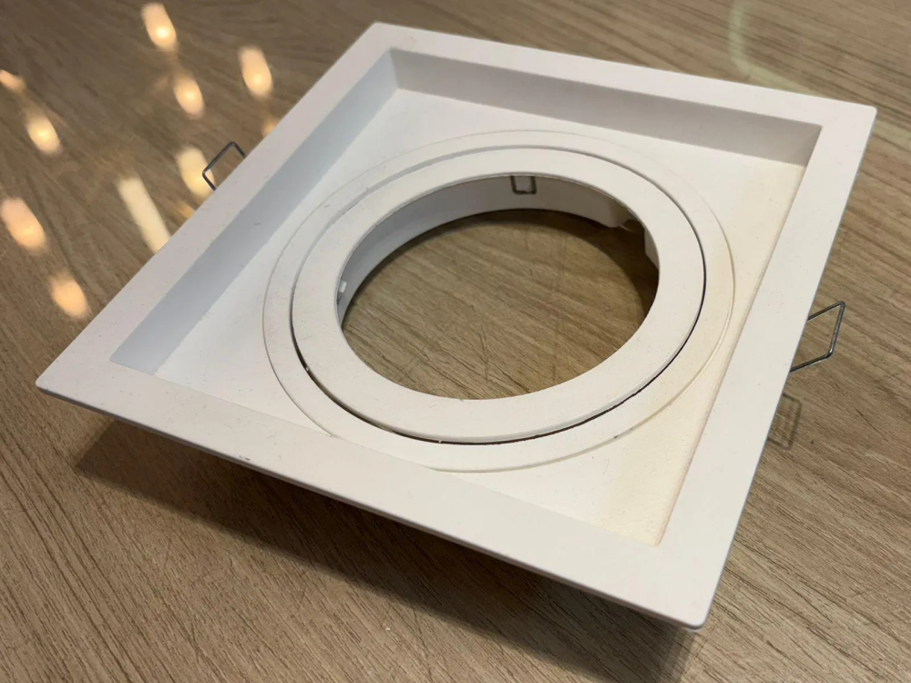 EMBUTIDO AR111 QUADRADO RECUADO DIRECIONÁVEL TERMOPLÁSTICO BRANCO