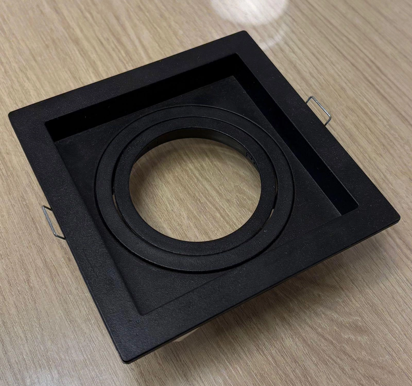 EMBUTIDO AR70 QUADRADO RECUADO DIRECIONÁVEL TERMOPLÁSTICO PRETO